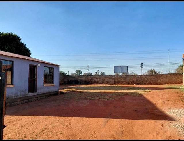 2 BEDROOM HOUSE FOR SALE IN NALEDI